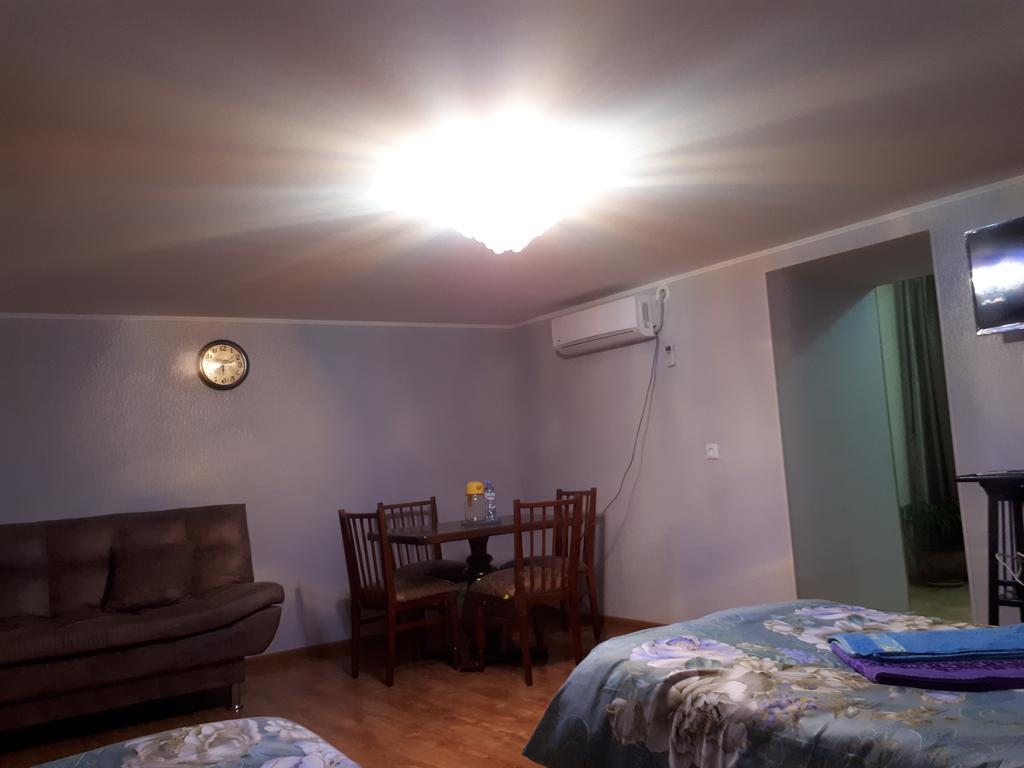 Apartment Nika Mari Tbilisi Buitenkant foto